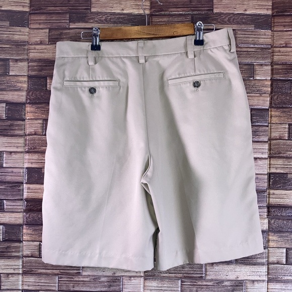 EUC Mens 34 IZOD Golf Tan Flat Front Shorts - Picture 2 of 11
